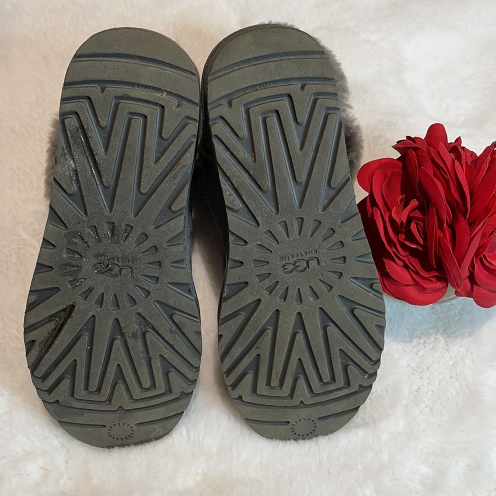 Ugg Classic Bailey Button Gray Short Boot. #48 - image 6